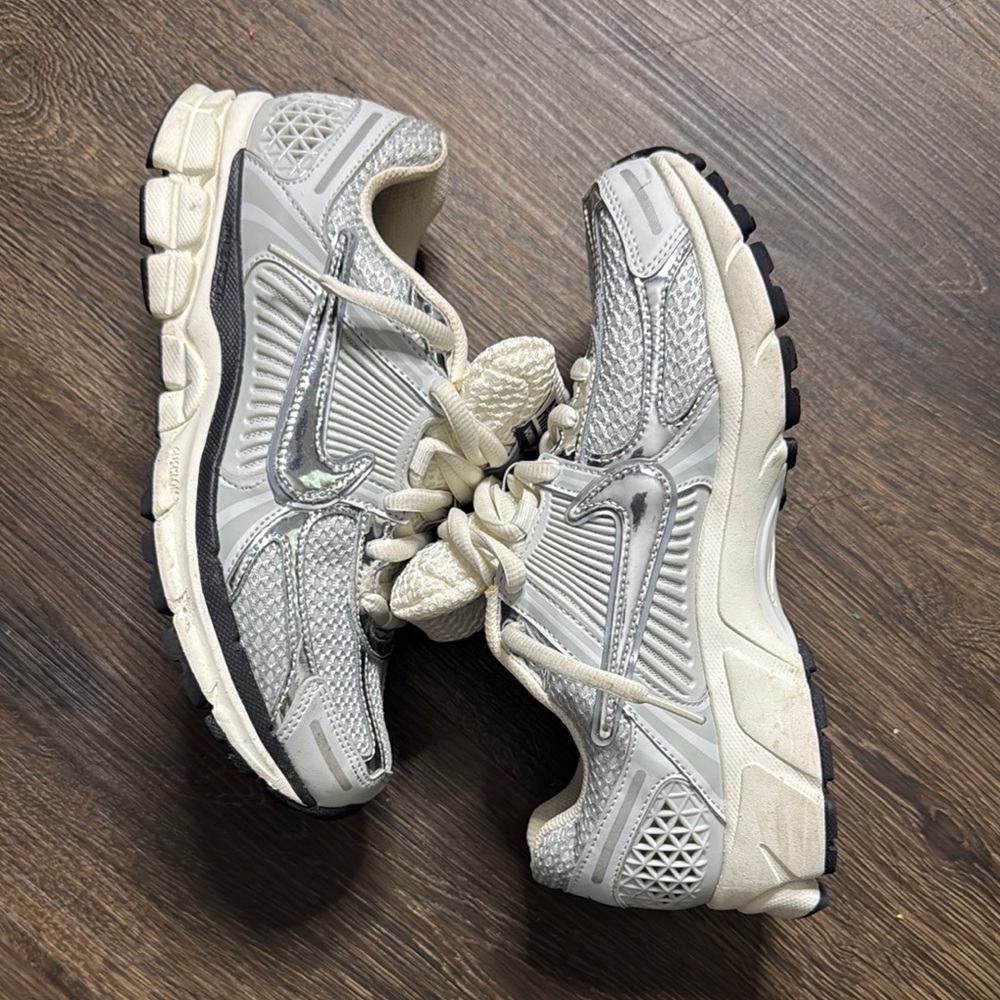 Nike Silver Zoom Vomero 5